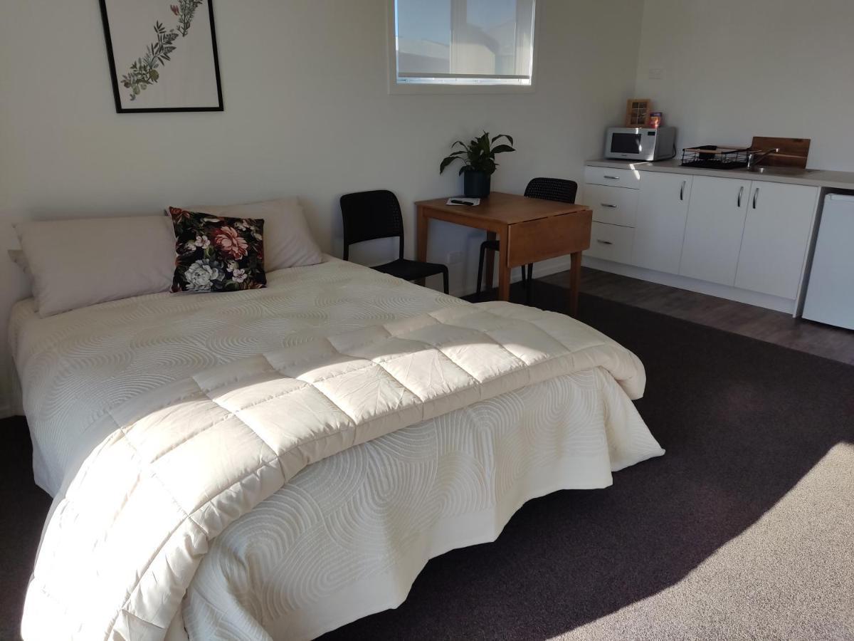 Studios On Carroll - Ex Ferry Hotel Wairoa ภายนอก รูปภาพ